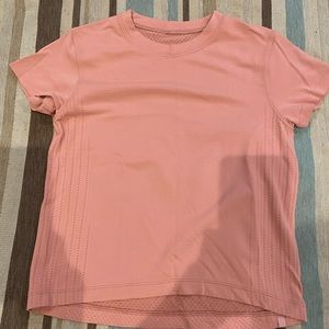 Lululemon size 0 train to be t shirt in pink / peach